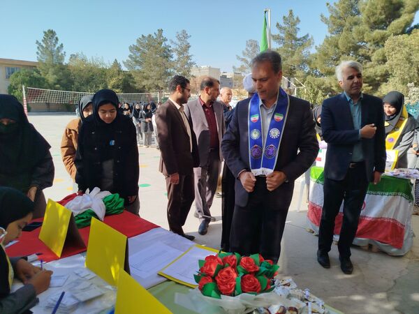 انتخابات شورای دانش آموزی در دبیرستان دخترانه امید 