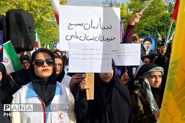 رزمایش بانوان و دختران بسیجی در شیراز