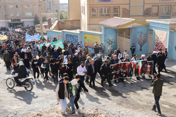 راهپیمایی روز دانش‌آموز در محمدشهر کرج 