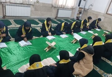 تلاوت آیات قرآن کریم در دبیرستان شهید مجید دهنوی نیشابور