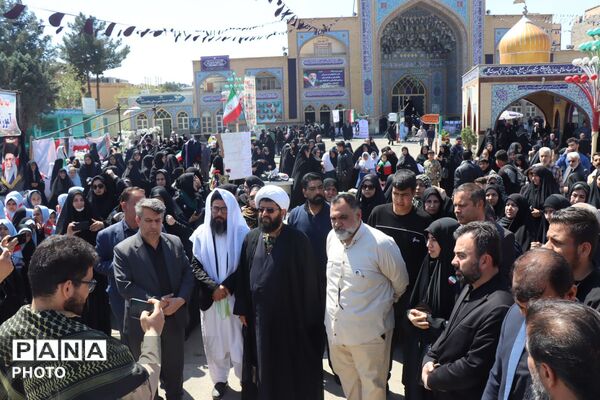 زنگ آخر است و کیف گشته غرق خون پاک 