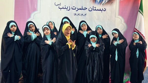 جشن عاطفه‌ها در دبستان حضرت زینب(س) شهر اراک