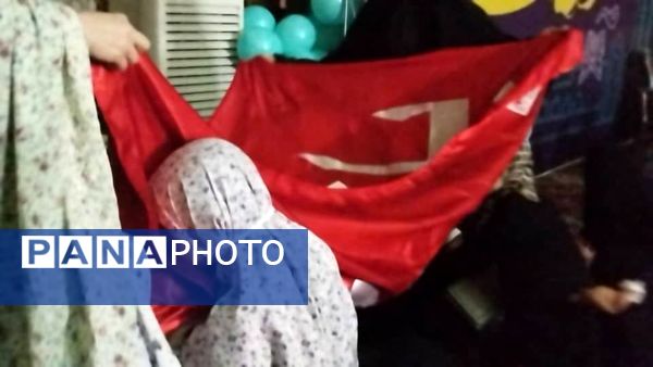 اعتکاف دانش‌آموزان دختر در مسجد امام حسین (ع) تبریز