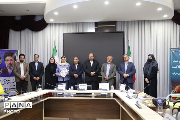 تجلیل از دانش‌آموزان ورزشکار و قهرمان آذربایجان شرقی