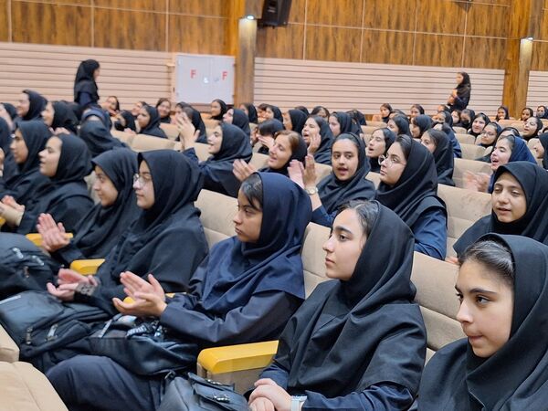 همایش آشنایی با مبانی هوش مصنوعی دانش‌آموزان شهرستان تربت حیدریه 