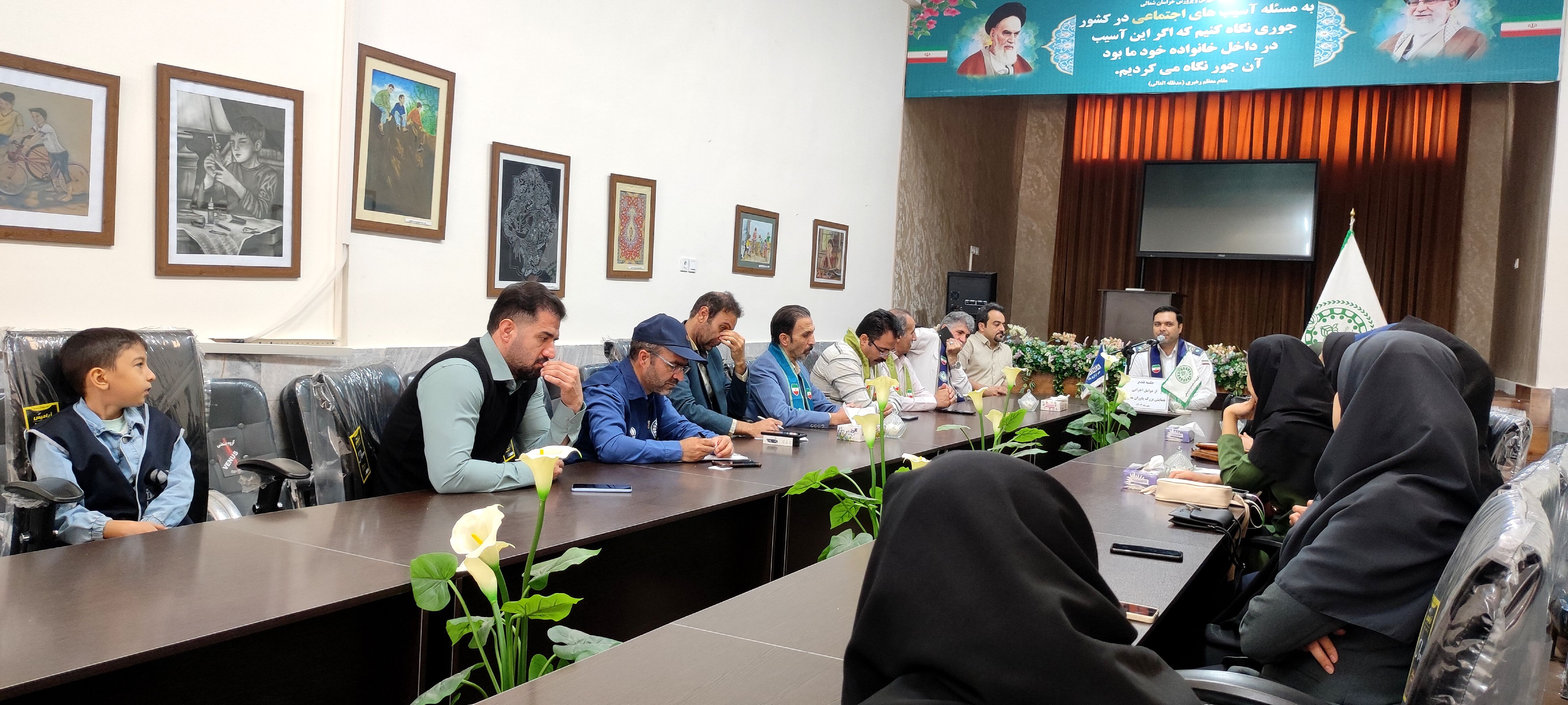جلسه تقدیر از عوامل اجرایی همایش بزرگ یاوران مقاومت در کانون باهنر بجنورد