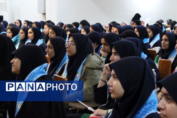 جشن ایرانمون در دبیرستان نمونه دولتی مهشید مصلی‌نژاد