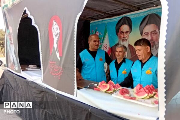خدمت رسانی و پذیرایی موکب شهدای چهاردانگه  از زائران مراسم تشییع رهبر شهید