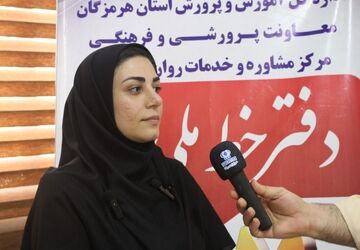 خط «۱۵۷۰» همراه دانش‌آموزان و خانواده‌های هرمزگانی در مسیر مشاوره و آرامش
