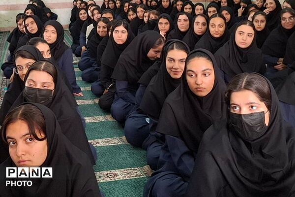 همایش برنامه ریزی درسی و مشاوره تحصیلی در دبیرستان بنت‌الهدی بهارستان دو