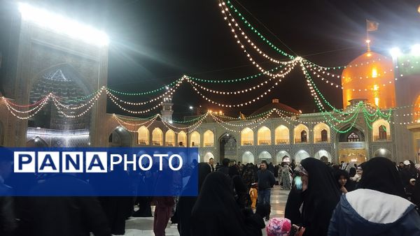 حرم مطهر امام رضا (ع) در شب مبعث رسول خدا