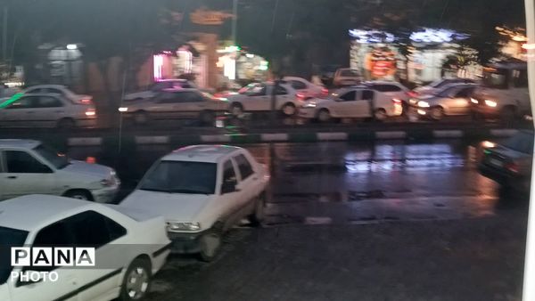 رقصِ قطره‌های باران؛ پنجشنبه‌ مشهد بارانی شد