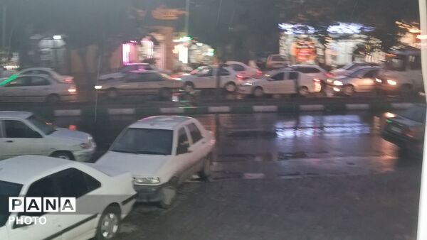 رقصِ قطره‌های باران؛ پنجشنبه‌ مشهد بارانی شد
