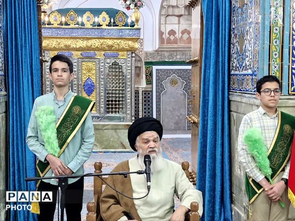 آیین جزءخوانی نوجوانان قمی در بقعه ابن بابویه 