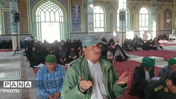 زمزمه دعای عرفه توسط مردم مومن شهربار نیشابور