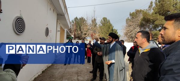 مسابقات دارت پدر و دختری به مناسبت روز پدر در دبیرستان شهید اسدالله شجاعی