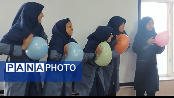 روز شاد و خاطره‌انگیز دانش‌آموزان در دبیرستان شاهد تکتم