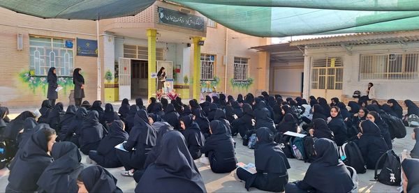 پاسداشت آیین کهن مهرگان در دبیرستان فرزانگان دوره اول