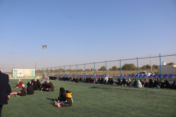 پیاده‌روی خانوادگی در روستای هلیله شهرستان بوشهر 