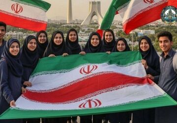 معلم؛ نماد ایستادگی در طوفان زمان