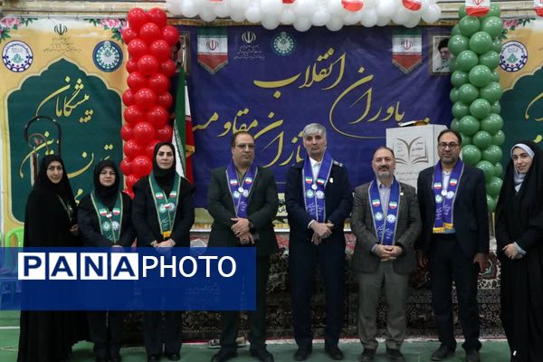  همایش «یاوران انقلاب، پیشتازان مقاومت» در دلیجان همزمان با آغاز دهه فجر