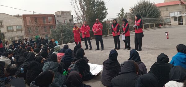 کارگاه آموزشی آشنایی با اصول ایمنی و اطفاء حریق در هنرستان آفرینش پردیس 