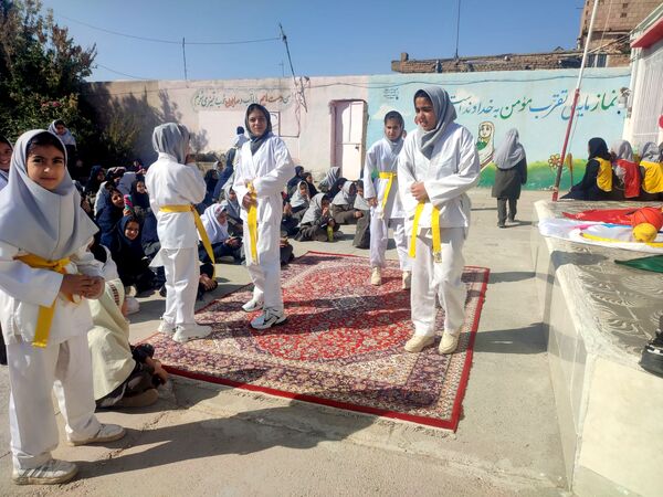 جشن پویایی و تندرستی در فدافن؛ المپیاد ورزشی مدرسه شهید نجفی به راه افتاد