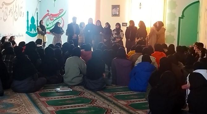 کلاس آموزشی آداب تشریفات و شناسایی استعدادها در دبیرستان عفت کوهدشت برگزار شد 