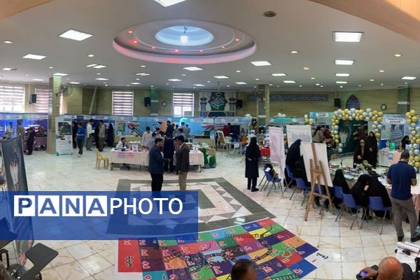 برگزاری نمایشگاه دستاوردهای دانش آموزان مدارس حکمت نبوی. ناحیه دو شهرری 