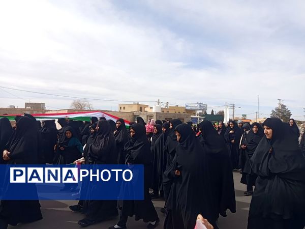 حضور مردم روستای دهشیر شهرستان تفت در راهپیمایی ۲۲ بهمن