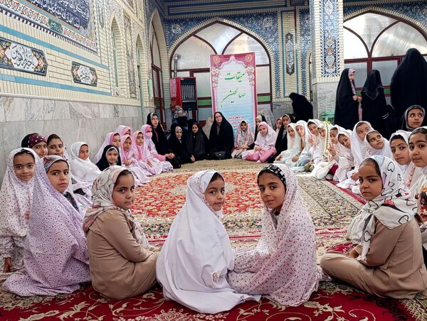 نماز جمعه با حضور دانش‌آموزان فعال بسیجی شهر بن