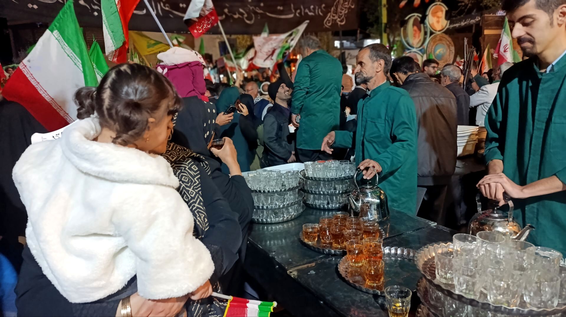 قاب پانا میهمان چایخانه‌ حضرت زهرا (س)
