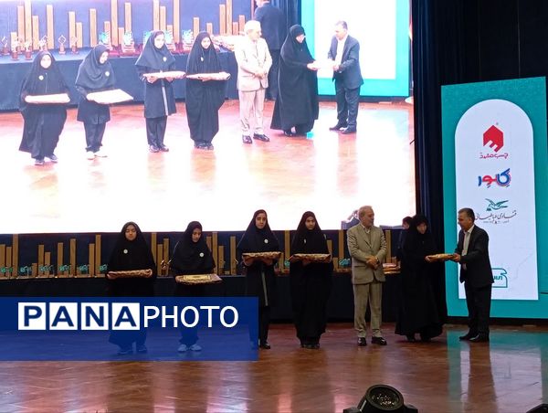 آیین تجلیل از واحدهای نمونه استاندارد و سفیران دانش‌آموزی استاندارد