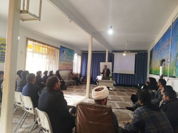 جلسه توانمندسازی معاونین و مربیان پرورشی در محور جنگل شهرستان رشتخوار