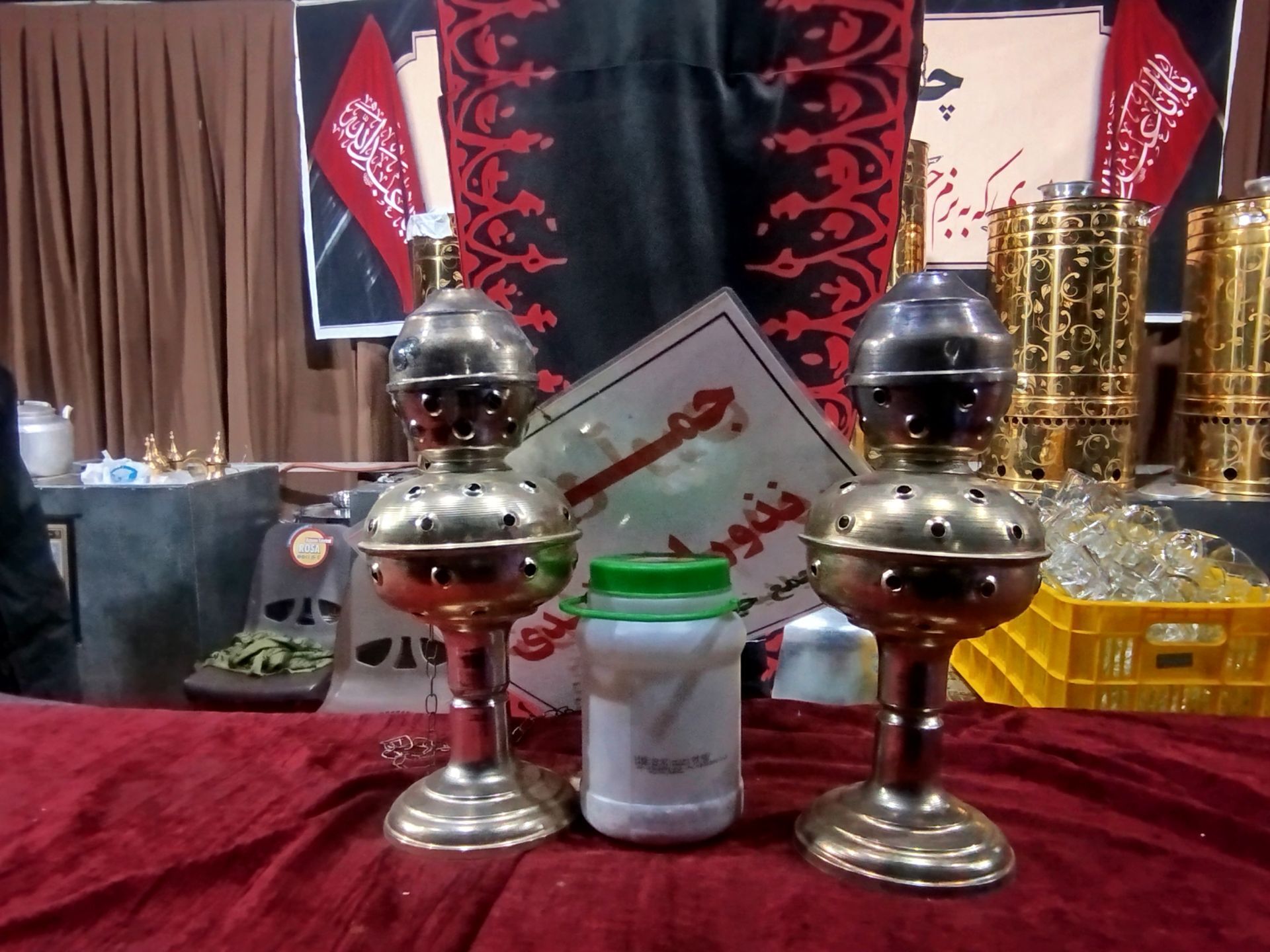 توقف درمسیر عاشقی، موکب حیدریون پذیرای زائران وعزادارن رهبری