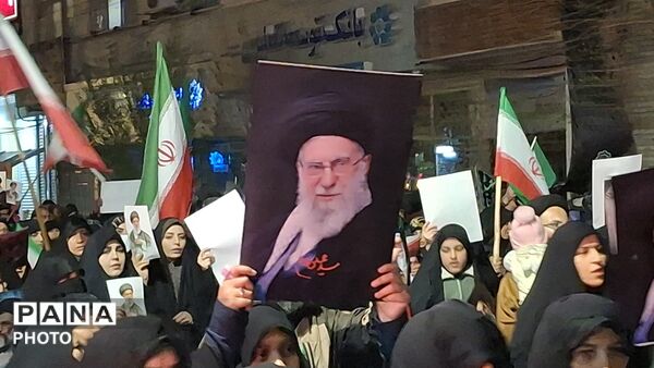 اجتماع بیعت مردم ولایی در میدان جهاد قم