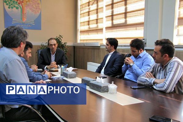 آیین معارفه معاون پرورشی و تربیت‌بدنی اداره آموزش‌وپرورش بهارستان‌دو