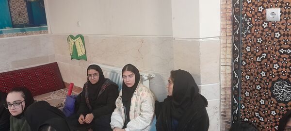 آموزش عملی آمادگی دفاعی در دبیرستان فرزانگان استعداد درخشان ملارد