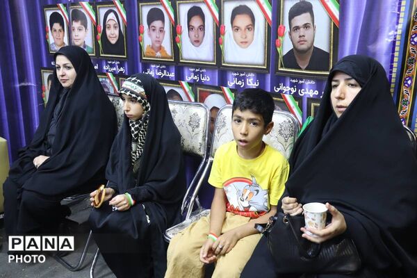 حضور مربیان، اولیا و دانش‌آموزان آموزش و پرورش ناحیه 2 تبریز در آیین سالگرد شهادت امام سجاد(ع)