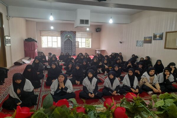 گرامیداشت یاد شهید سید حسن نصرالله در دبیرستان شاهد تکتم مشهد