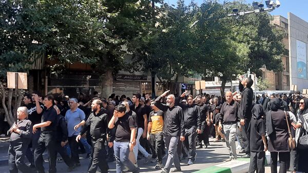 جاماندگان اربعین حسینی در مسیر حرم مطهر امام مهربانی