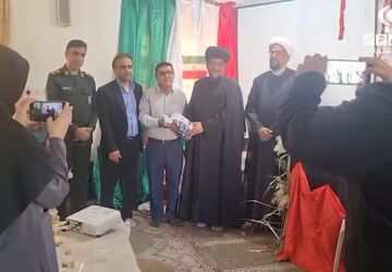 آیین «لاله‌های روشن» در دبیرستان عصمتیه شهرستان گناوه