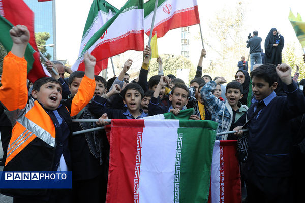 حضور وزیر آموزش و پرورش در راهپیمایی 13 آبان