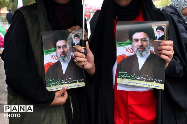 حضور شجاعانه چترودی‌ها در روز بارانی قدس