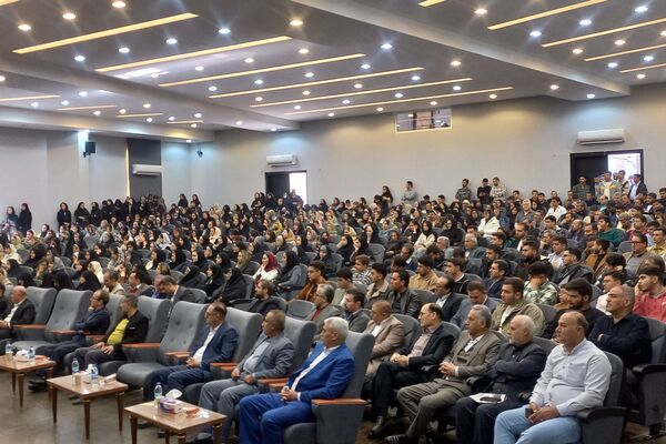تقدیر از رتبه‌های برتر کنکور در اداره آموزش‌و‌پرورش شهرستان اسلامشهر 