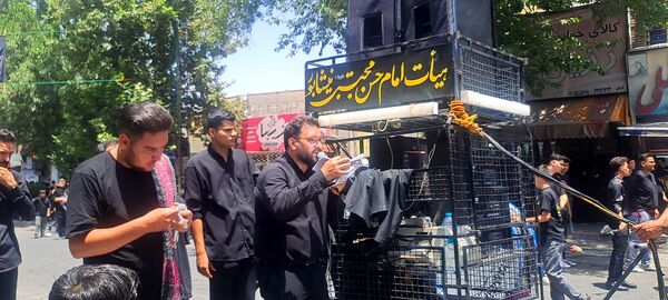 برپایی پرشور مراسم عزاداری سیدالشهدا در خیابان‌های نیشابور 