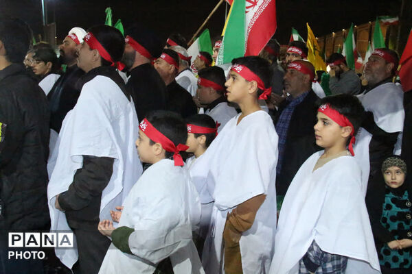 دسته کفن پوشان یزدی در سوگ رهبر انقلاب
