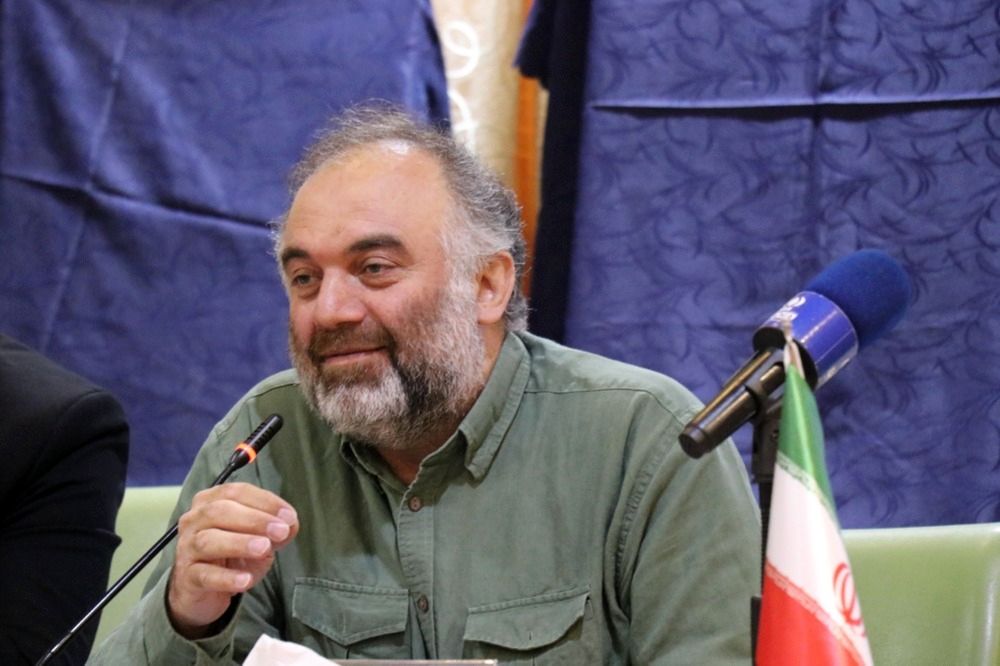 نماز و قرآن باید محور فعالیت‌های تربیتی مدارس باشد