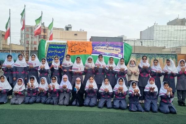 مدرسه‌ای به رنگ انتظار؛ جشن مهدوی در قاب لبخند دانش‌آموزان