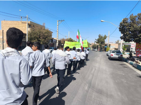 حضور پرشور دانش‌آموزان مدارس خاتم در راهپیمایی ۱۳ آبان 
